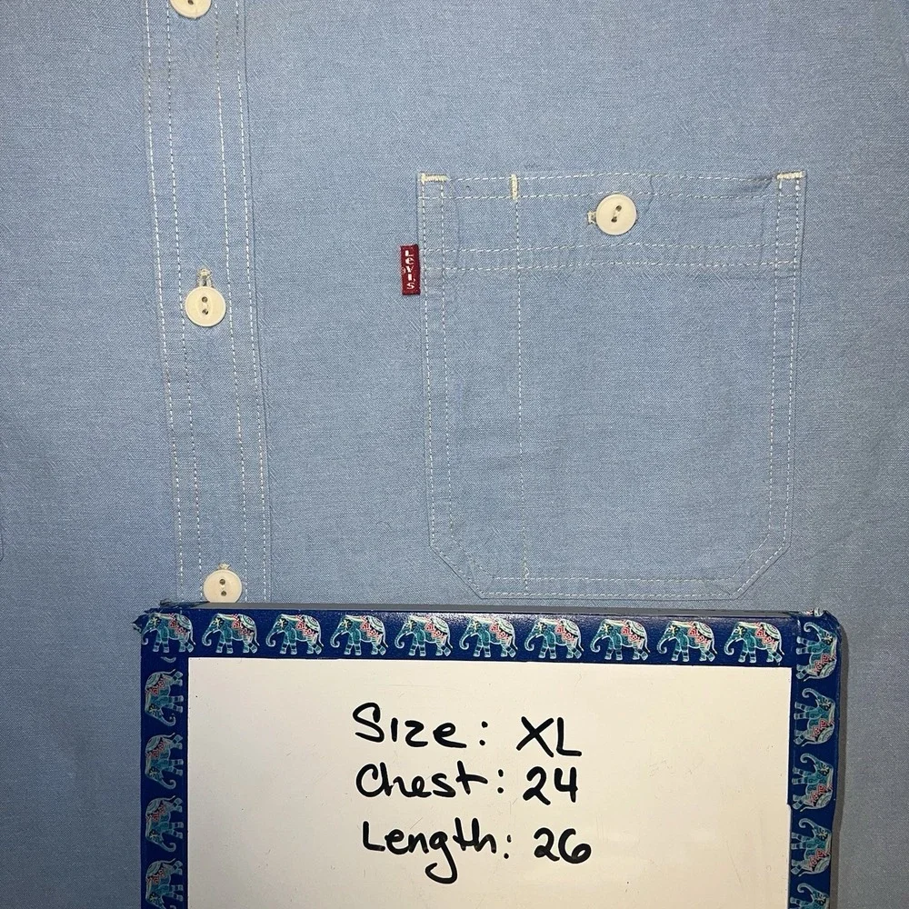 Levi's Shirt Men's Size XL Blue Denim Relaxed Light Wash Jean Work Button Up‎